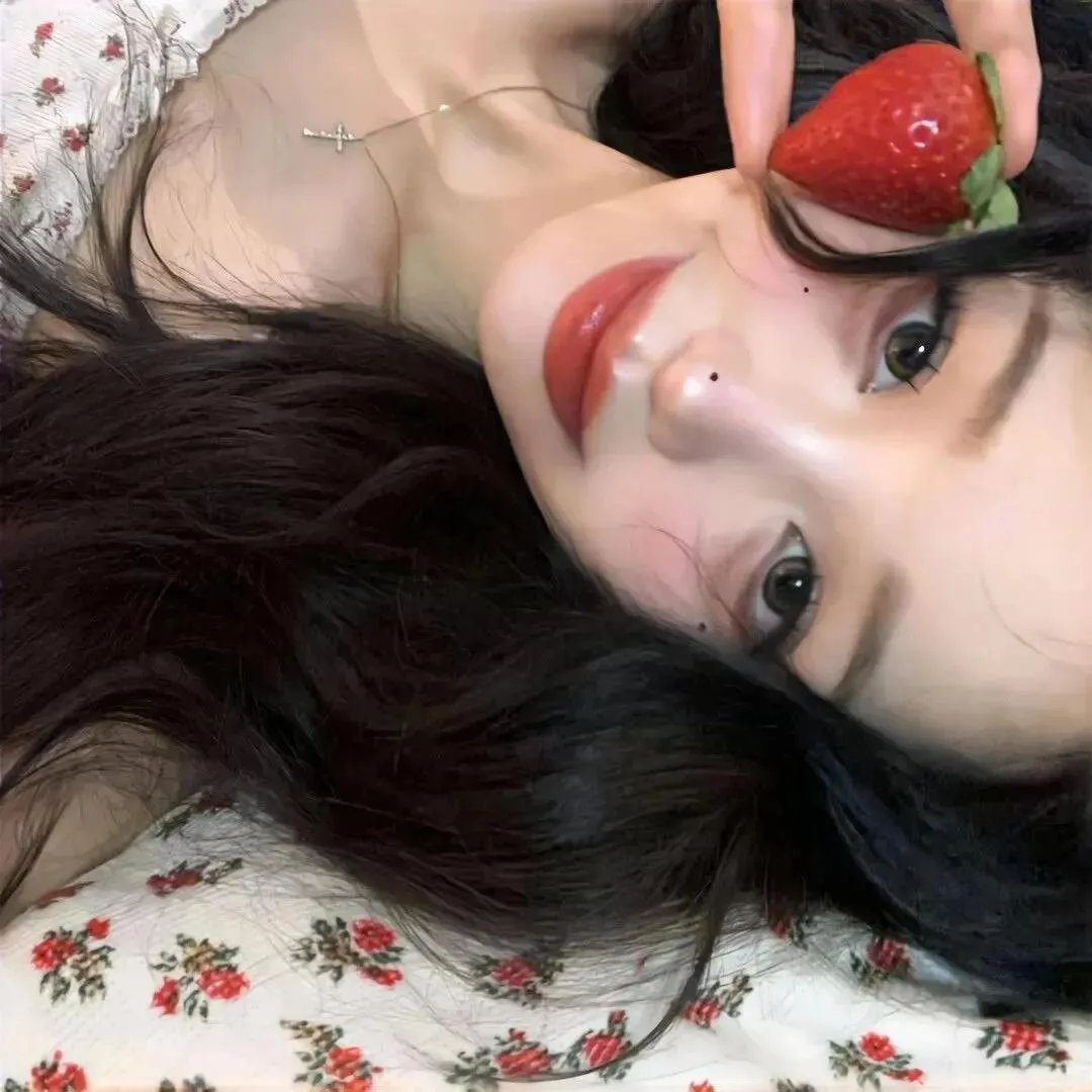 想吃掉我的非人少女 海报